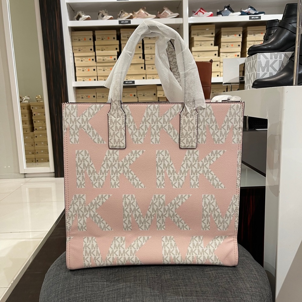 Michael Kors Kenly Large NS Tote - Picture 4 of 10